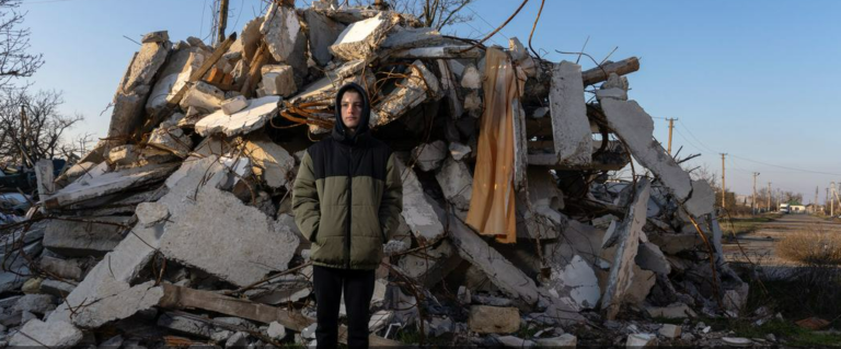 Ukrainians Continue to Flee as War Enters Fourth Year